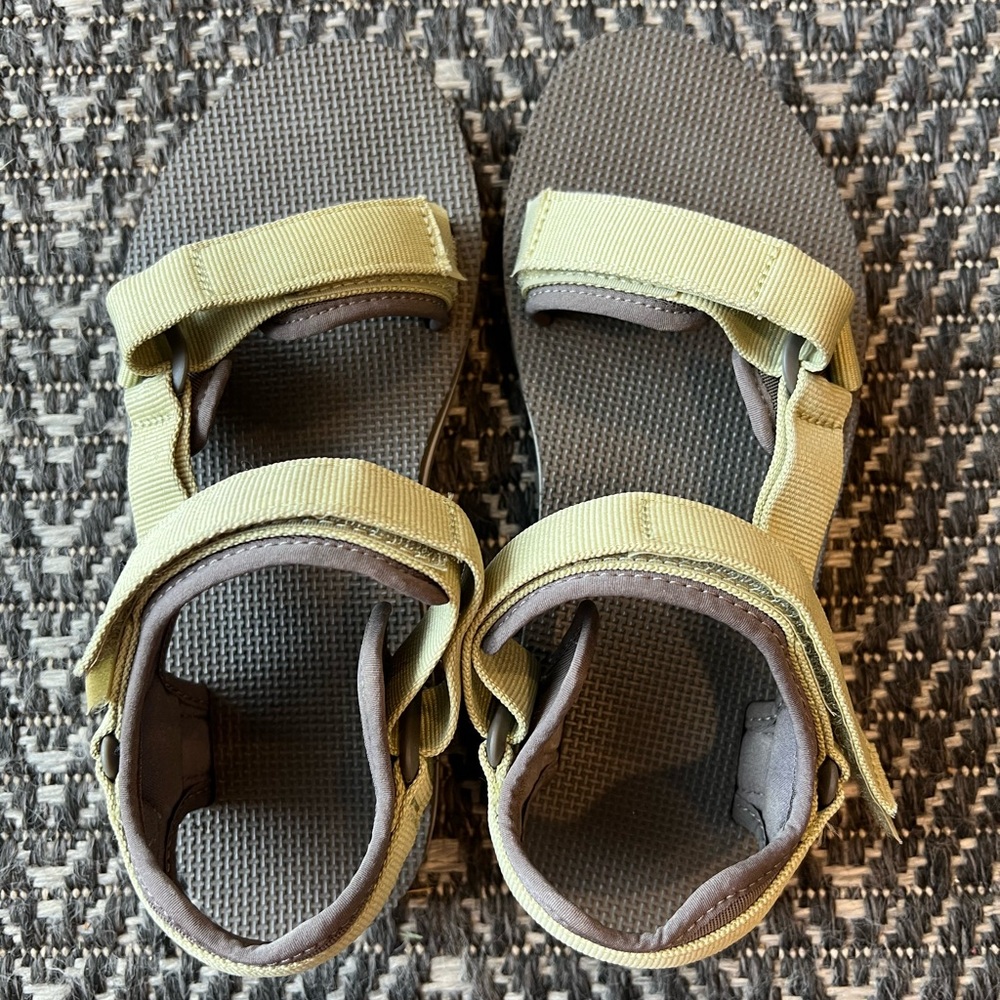 Women’s Teva Universal Trail Sandals 7 Sage Green - Picture 2 of 11